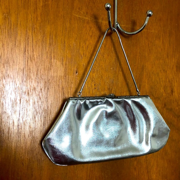 Silver Frame Purse - Picture 1 of 2